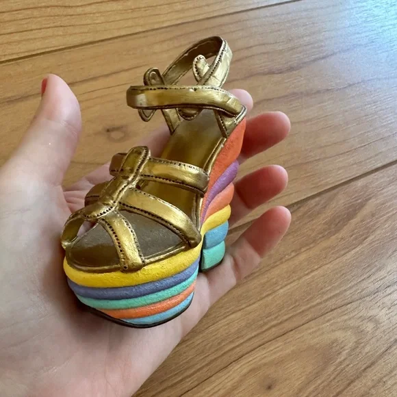 Vintage Just The Right Shoe Collection: Festive - Picture 6 of 10